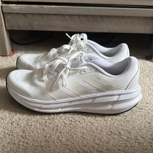 Adidas Questar cloudfoam running sneakers
